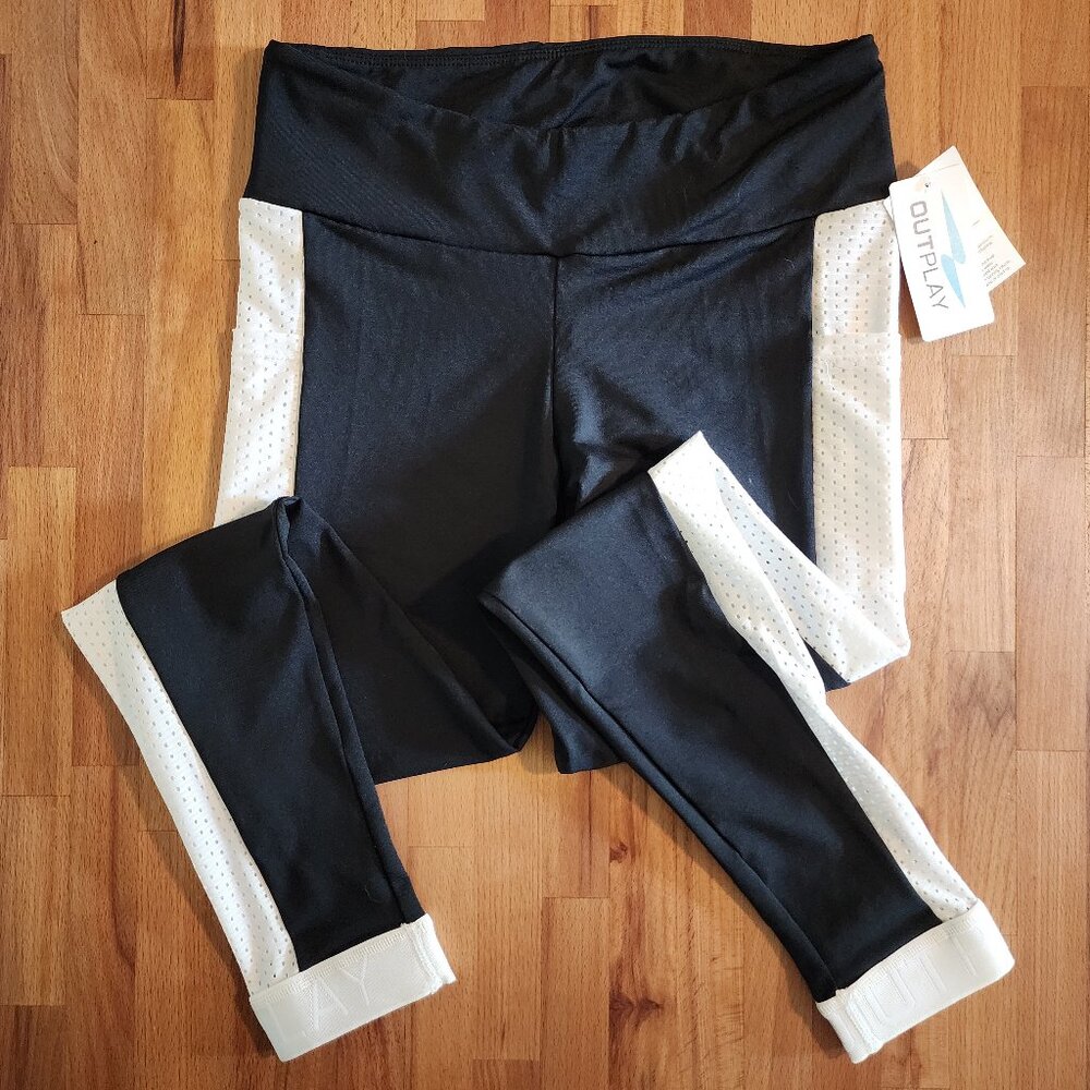 NWT Outplay Black and White Leggings Medium